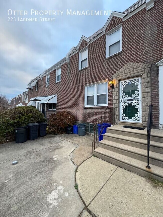 Building Photo - 223 Lardner St