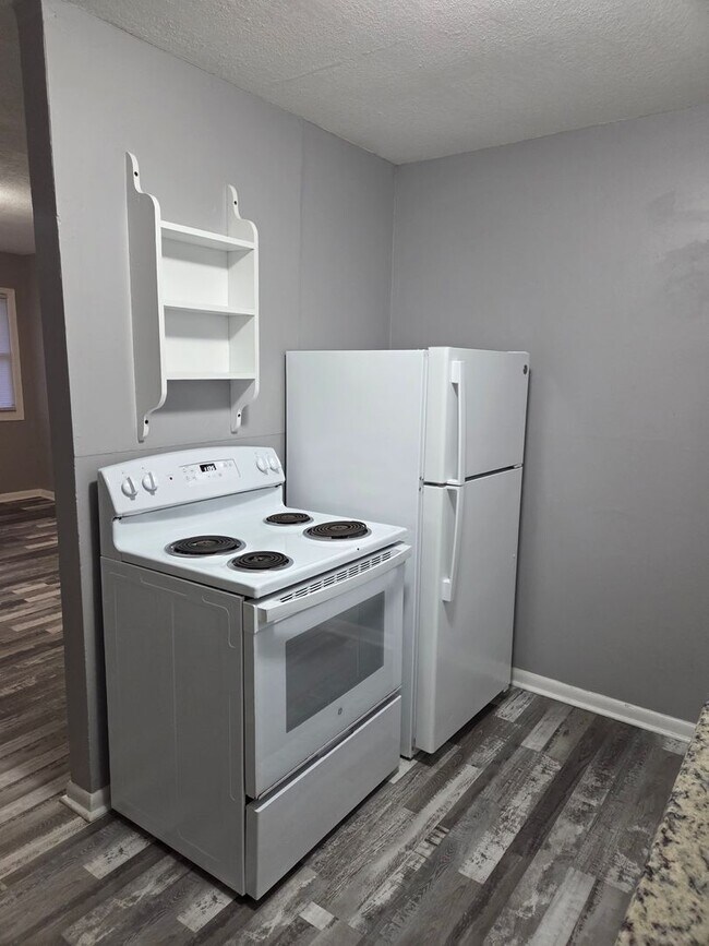 Building Photo - 1025 S St Clair St