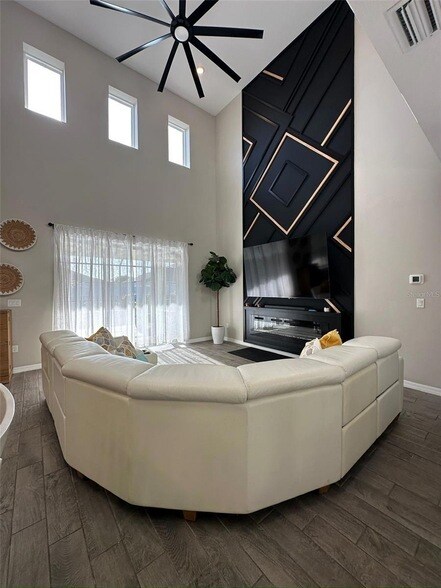 Building Photo - 33805 Astoria Cir