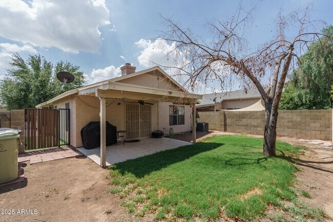 Building Photo - 6450 W Lawrence Ln