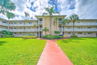 Building Photo - 2606 Garden Dr S