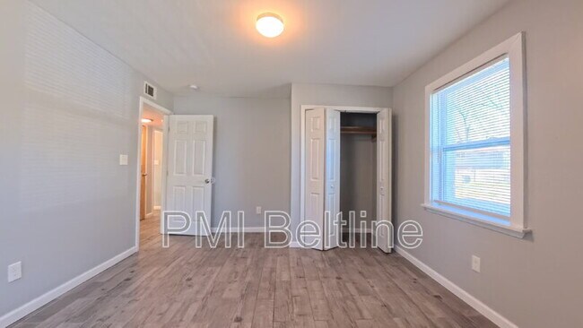 Building Photo - 1408 Lyle Ave