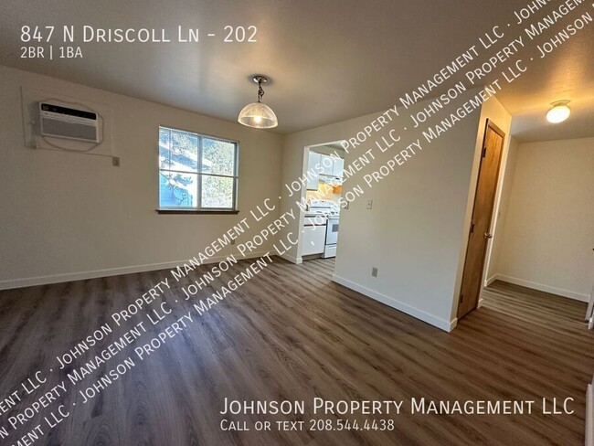 Building Photo - Nice upstairs apartment near Whitewater Park.