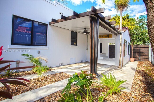 Building Photo - 1744 SW 22nd Terrace