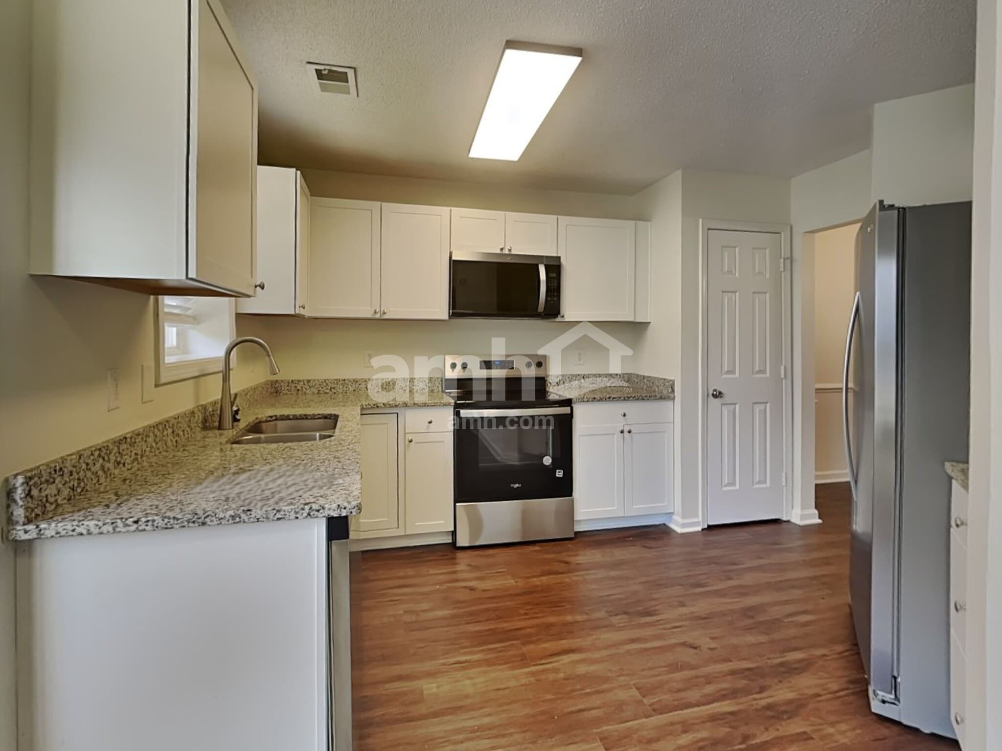 Building Photo - 510 Fairview Lake Way