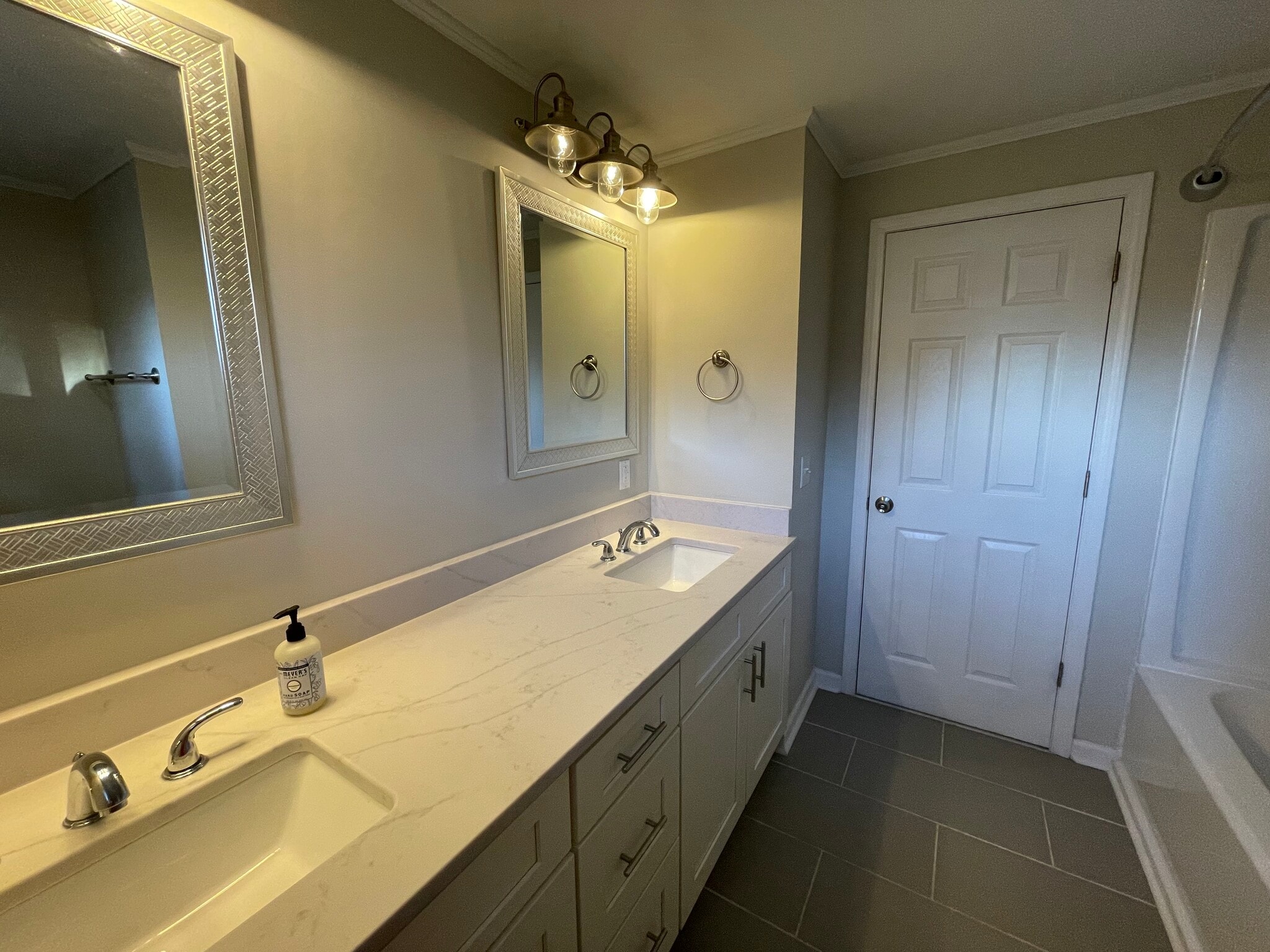 Master bath - 87 Shalimar Dr