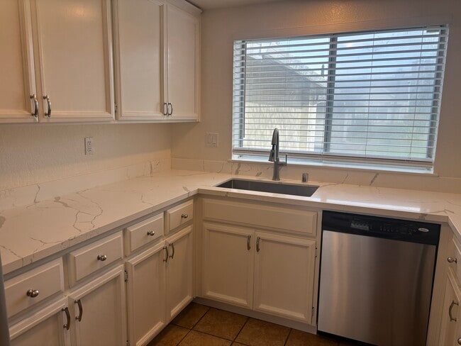 Building Photo - 267 S Wildwood