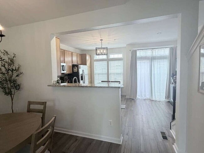 Building Photo - 978 Harrison Cir