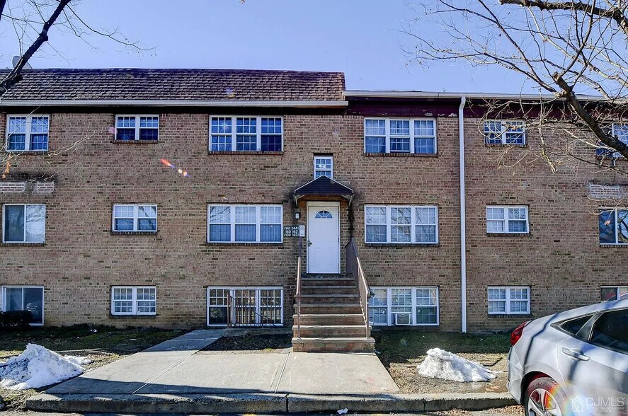 Building Photo - 143 College Dr