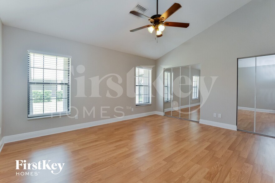 Building Photo - 1655 James Cir