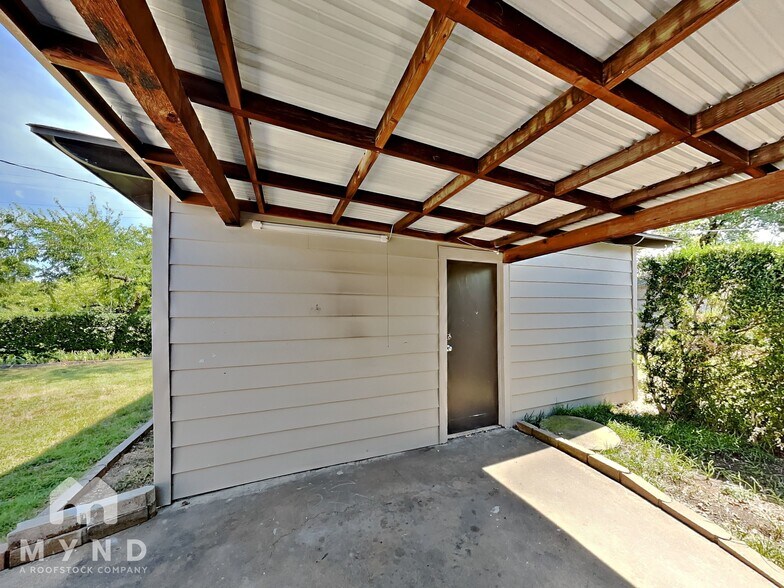 Building Photo - 2728 Rolinda Dr