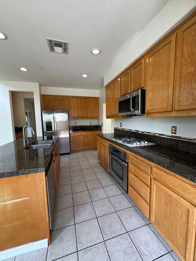 Building Photo - 1083 Somersby Way