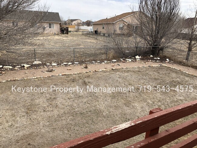 Building Photo - 377 - 379 W. Buttercup Way