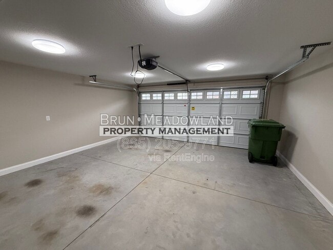 Building Photo - 3869 Doral Dr