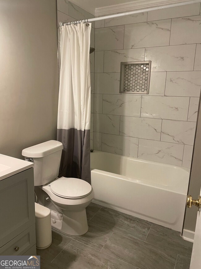 Building Photo - 2014 Huntingdon Chase