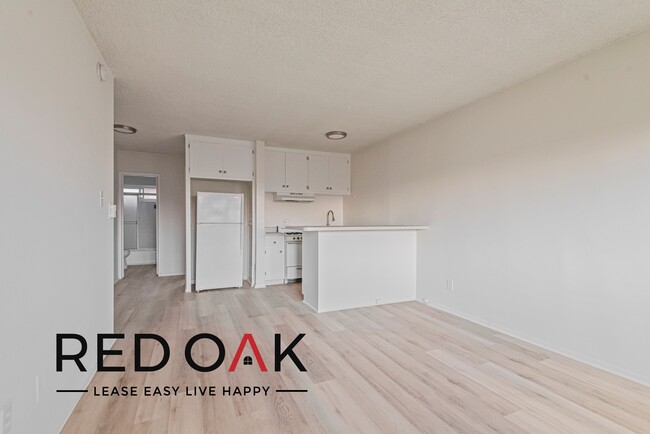 Building Photo - Cheerful Top Floor One Bedroom with Lots o...