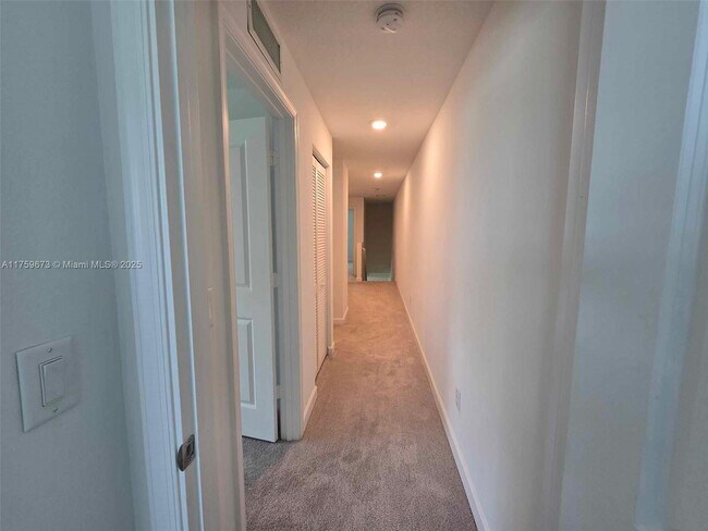 Building Photo - 6001 Woods Edge Cir