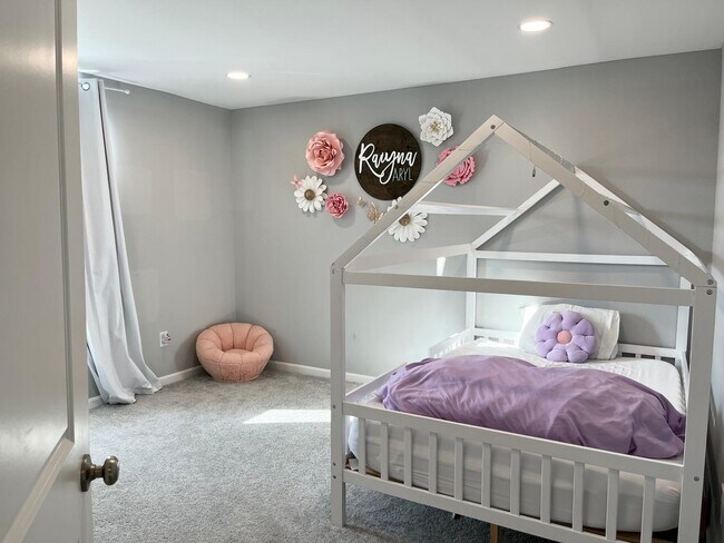 Building Photo - 176 Harness Way