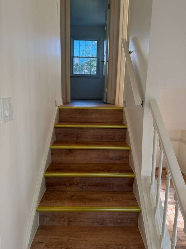 Building Photo - 136 Brookwood Ct
