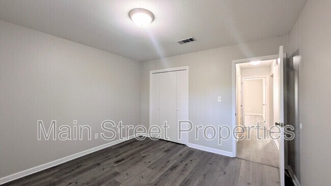 Building Photo - 9565 Sunnehanna Blvd