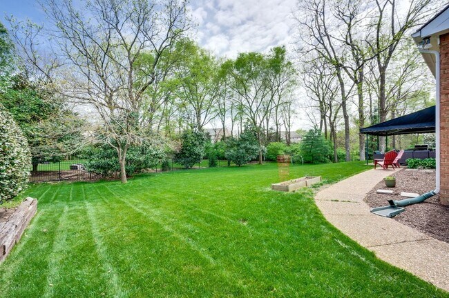 Building Photo - 2005 Daylily Dr