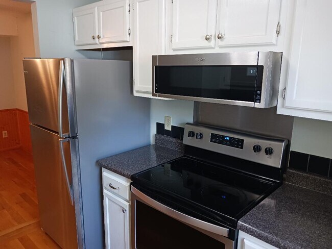 Building Photo - 16 Spears Ave