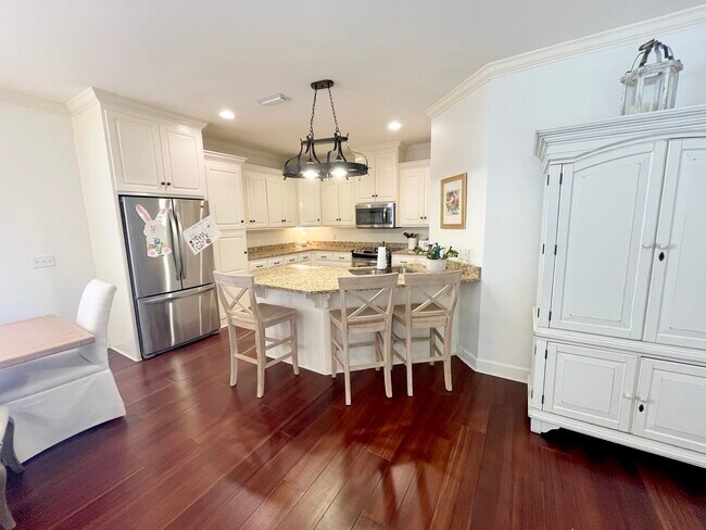 Building Photo - 409 Redbud Cir