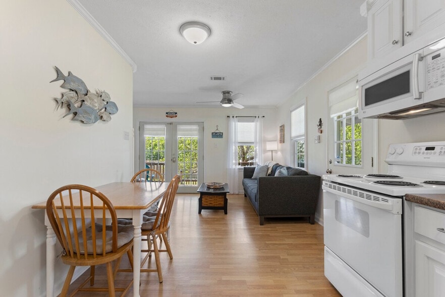 Building Photo - 312 Water St