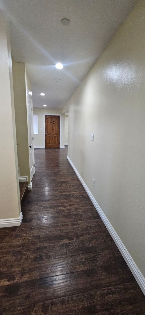 Building Photo - 75(611)