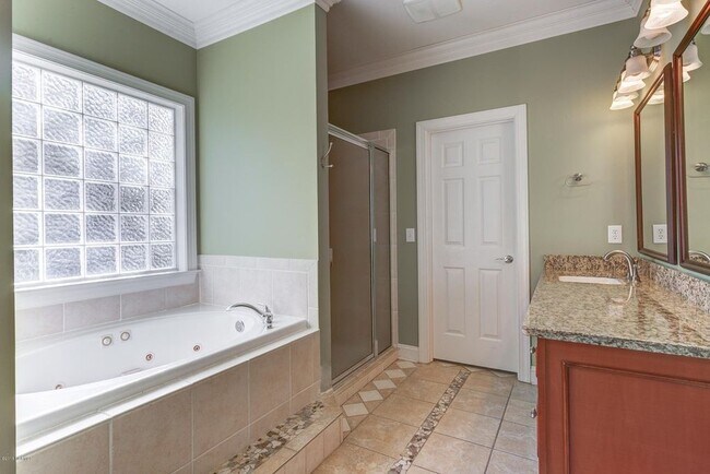 Master Bath - 7107 Long Boat Cir