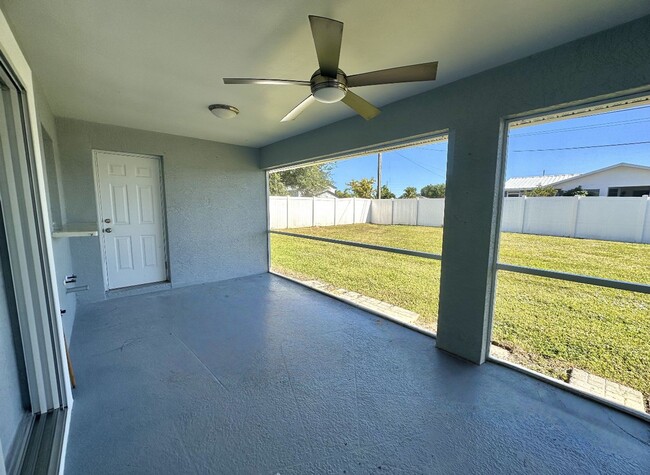 Building Photo - Stunning 3 Bedroom + Den Home with Fence + Screened Lanai in Great Location!