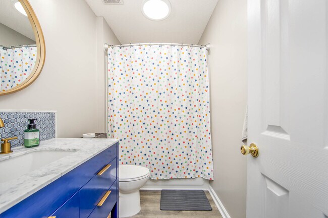 Building Photo - 2713 Leabrook Dr