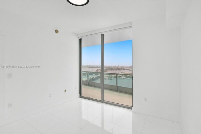 Building Photo - 900 Biscayne Blvd