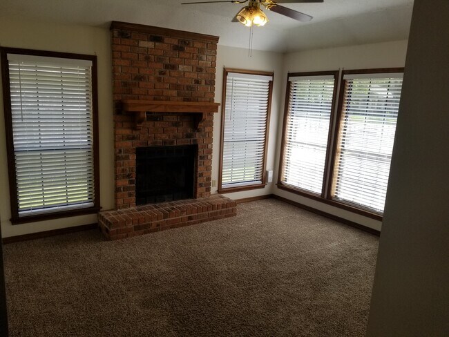 Building Photo - 216 Brandi Ln