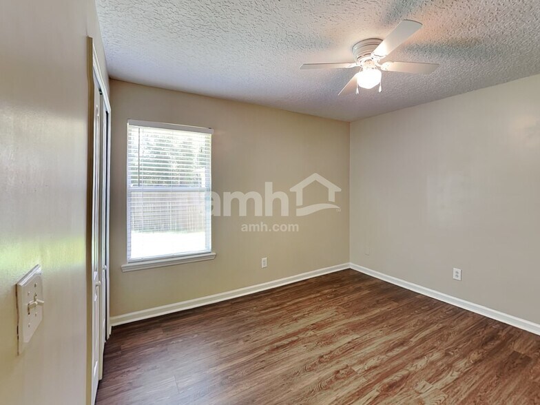 Building Photo - 8745 Edgebrook Ct