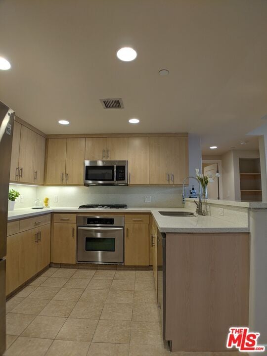 Building Photo - 5143 White Oak Ave