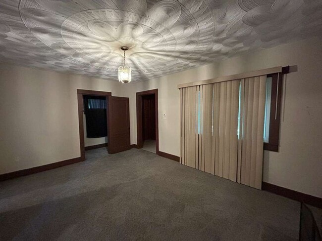 Building Photo - 377 Talbot Ave