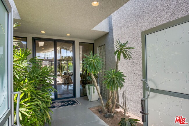 Building Photo - 6 Rocky Ln