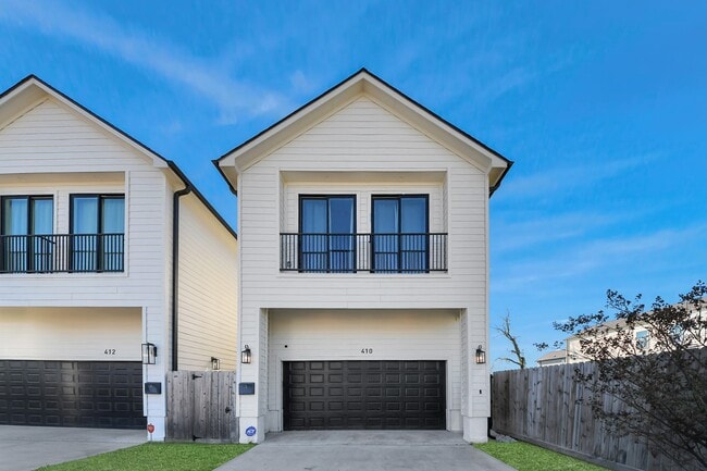 Building Photo - 410 E 41st St