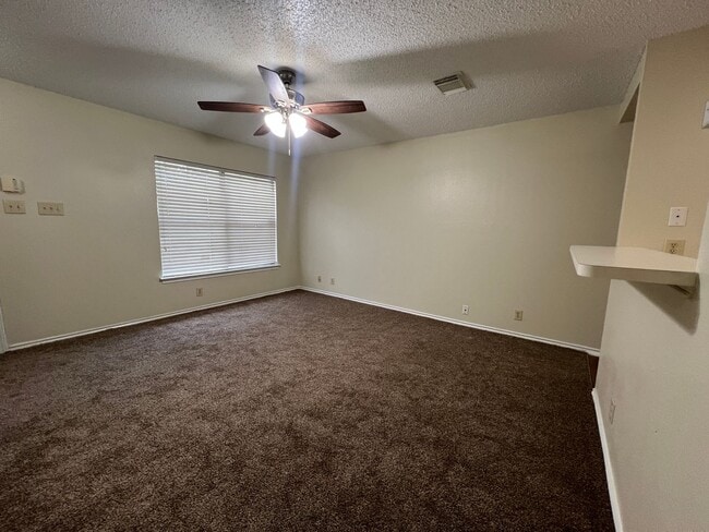 Building Photo - 4922 Hilltop Field Dr