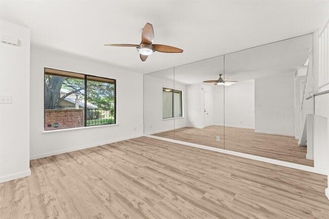 Building Photo - 903 Silver Quail Ln