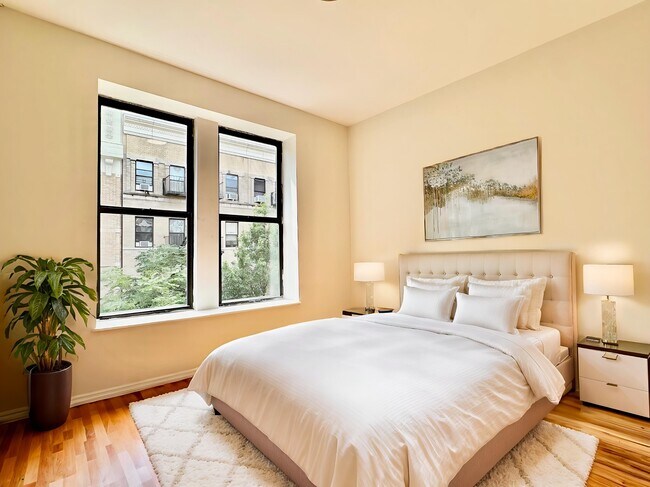 Building Photo - 209 W 108th St