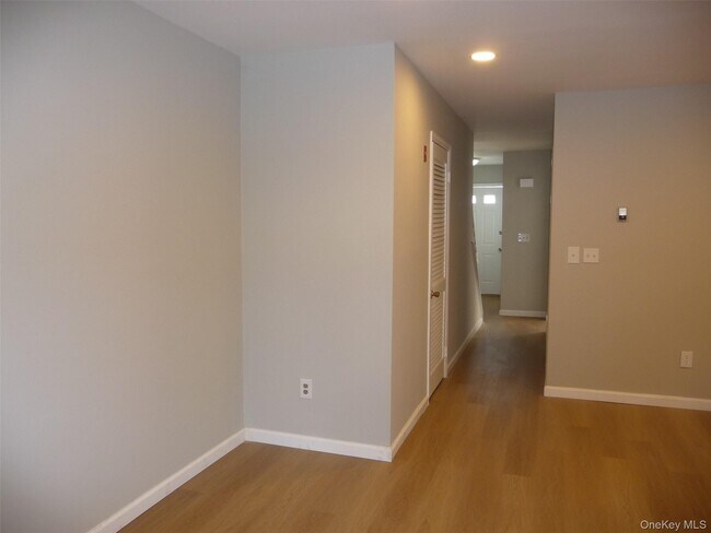 Building Photo - 91 Sarah Ln