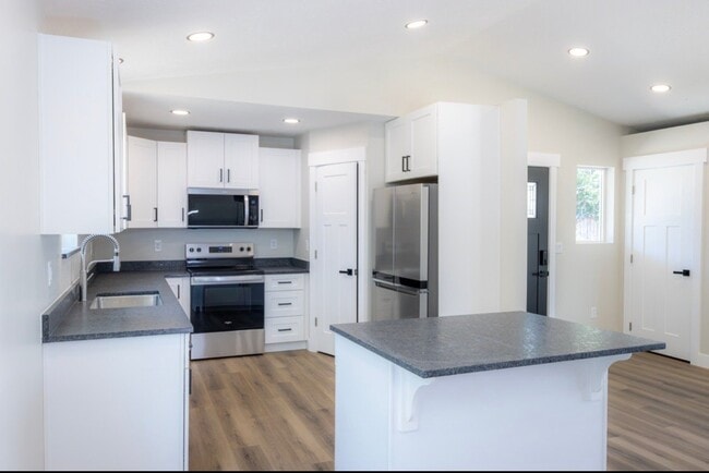 Building Photo - 325 S 285 W