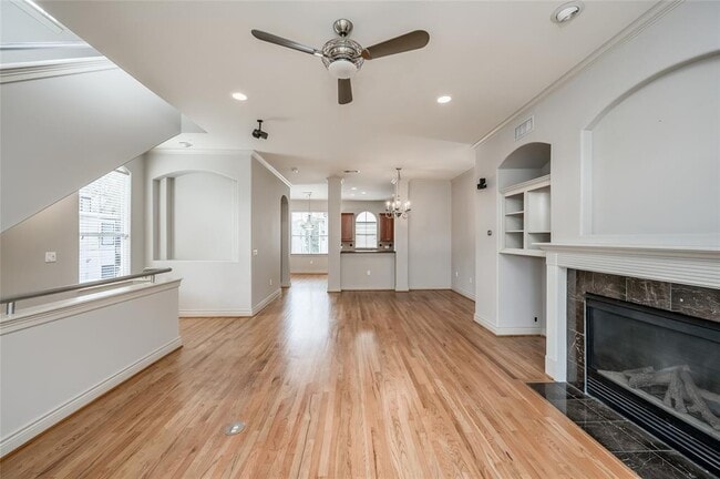 Building Photo - 315 Sandman St