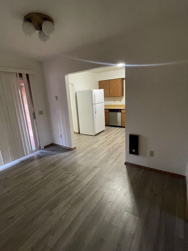 Building Photo - 2 Bedroom Home Near Old Mill