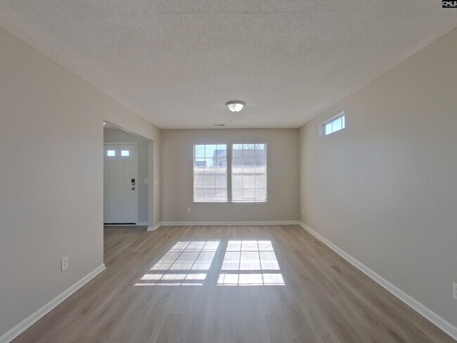 Building Photo - 204 Fox Grove Cir