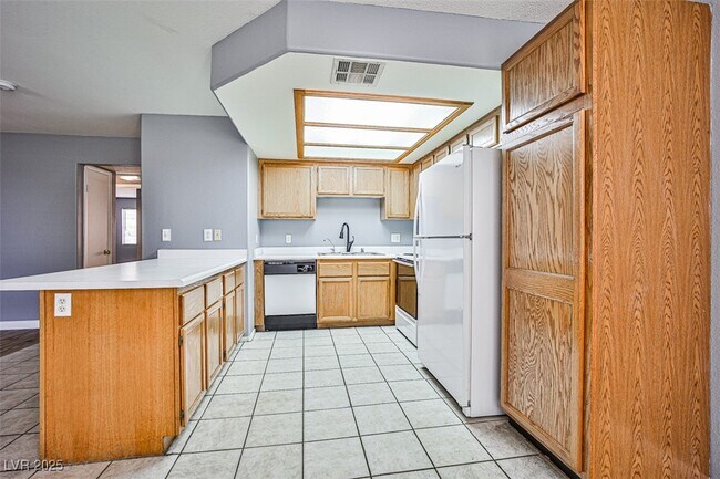 Building Photo - 8410 Eldora Ave