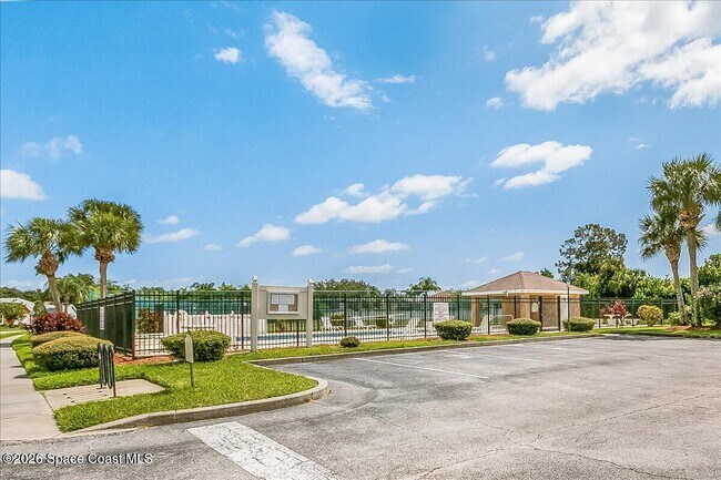 Building Photo - 3865 La Flor Dr