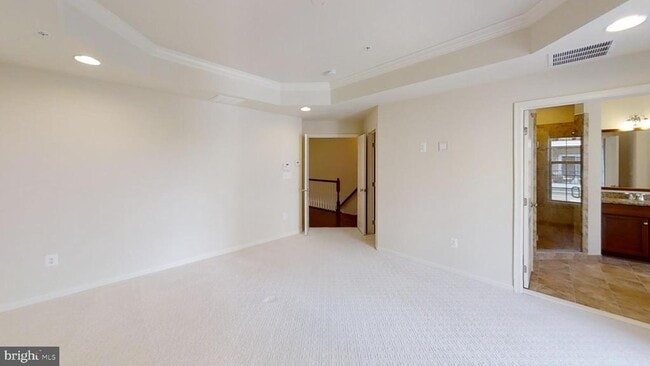 Building Photo - 43138 Thoroughfare Gap Terrace
